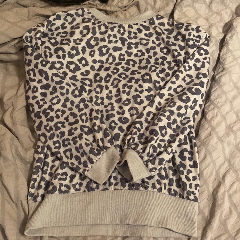 LEPORD PULLOVWR. worn like once